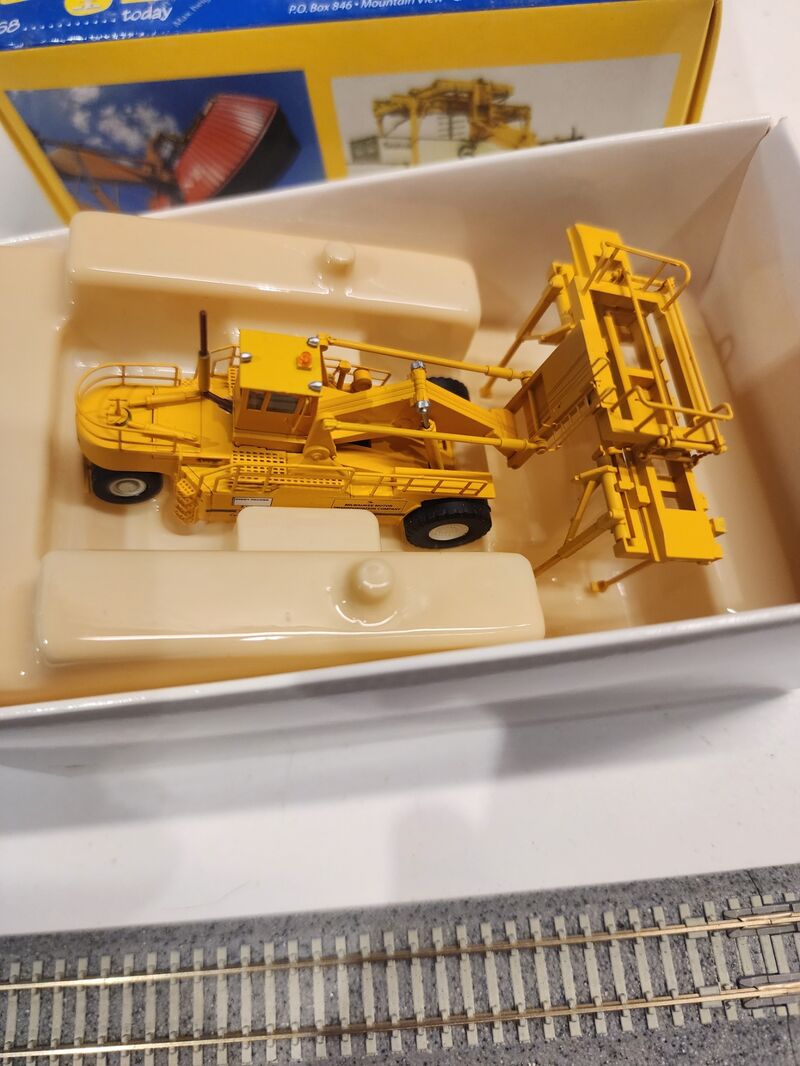 Wheels of Time N Scale PC-90 Piggy-Packer Milwaukee Road 70010-E