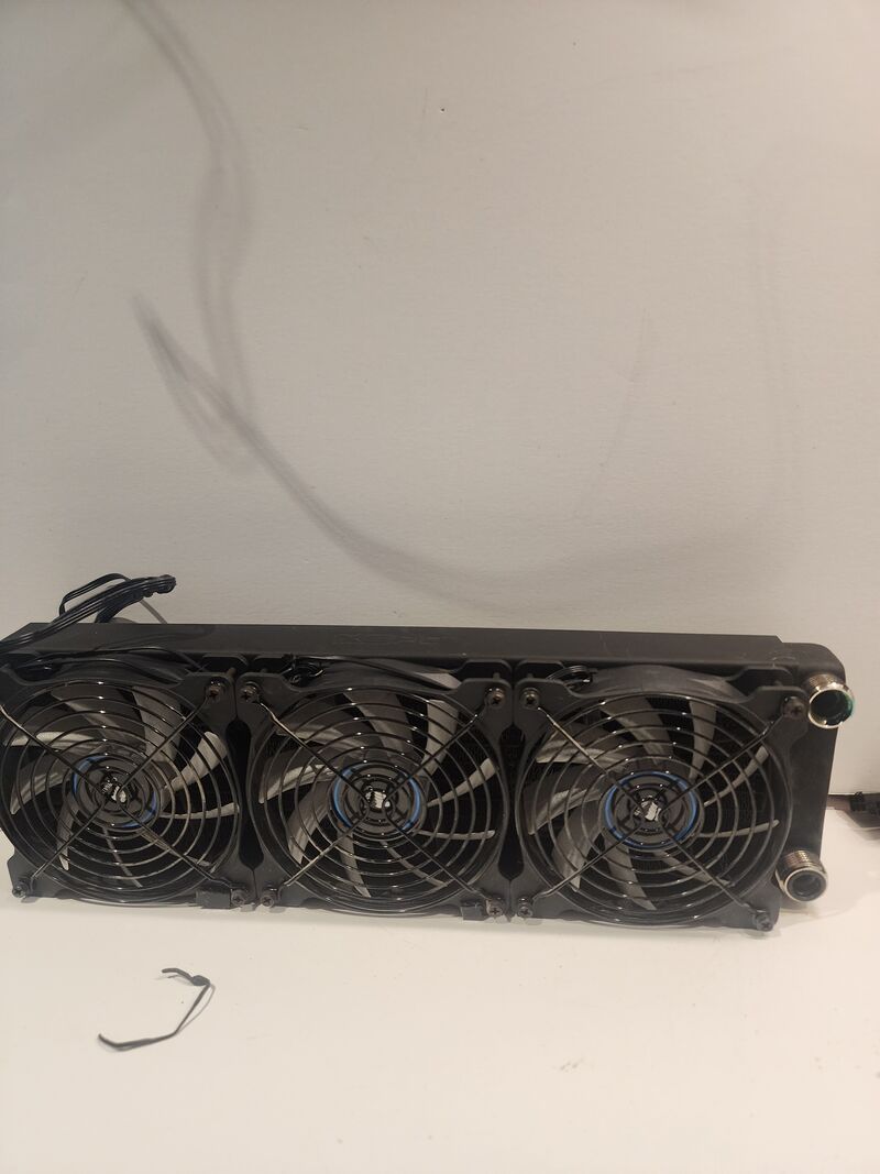 XSPC 360mm Water-Cooling Radiator with 3 Corsair 120mm Fans Used